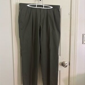 Dockers Men's Dark Olive Chinos (Straight Fit)